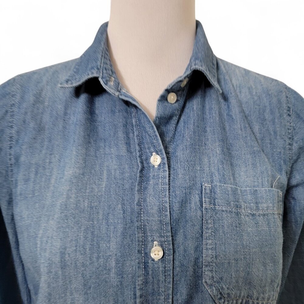Old Navy Size S The Classic Shirt Button-Down Jean/Chambray Shirt - Picture 2 of 12